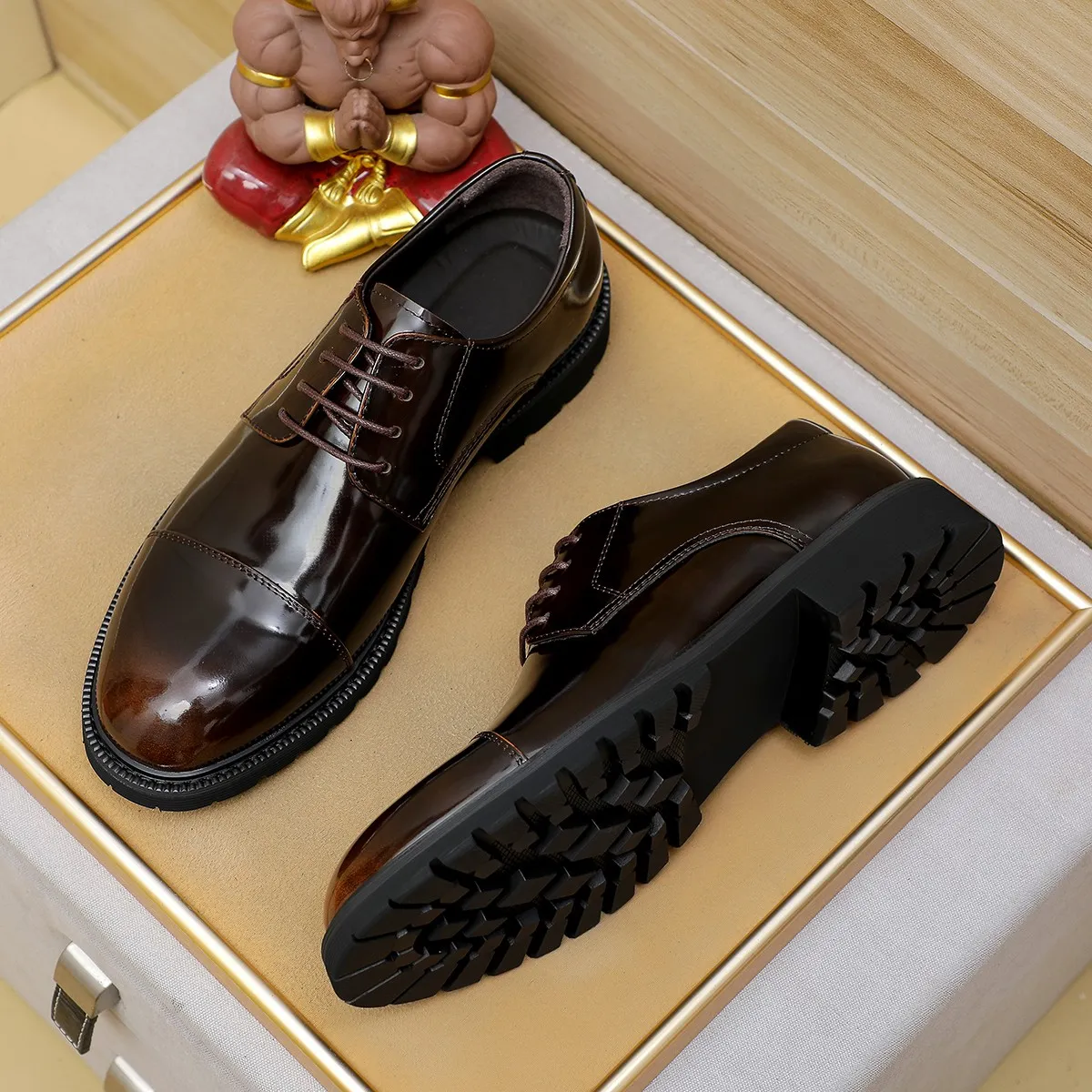 Men's shoes 💰660 💰 Louis Vuitton LV ® Autumn and Winter 🆕 models 🔛Full shoe counter First layer cowhide, 🐂Leather lined casual shoes for men, super soft outsole, essential for driving. Counter synchronization Original first layer cowhide Completely 1:1 mold customization 🌹Top version, 2 colors available! Number: 38-45 (37.46. Customized)